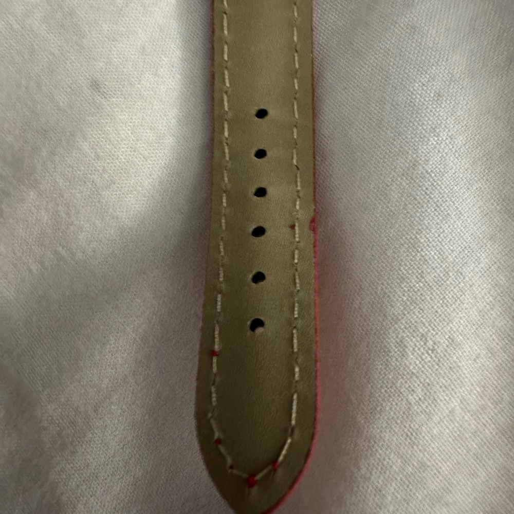 Red watch - Picture 3 of 6